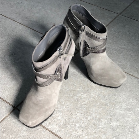 Shoes - Picture 3 of 6